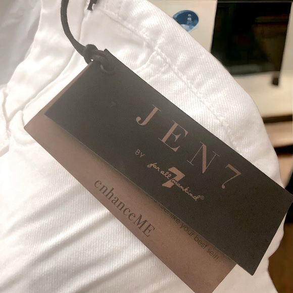 Bermuda white shorts - Picture 2 of 5